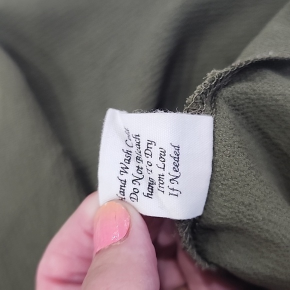 Mine Green Scalloped Halter Top with Back keyhole neckline. Size S. - Picture 5 of 6